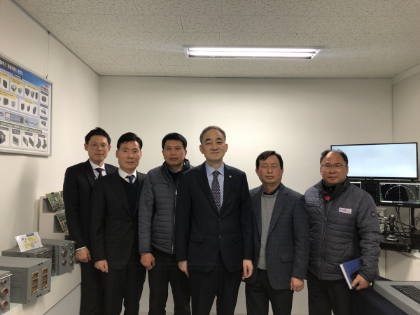 방위사업청장, 인텔릭스㈜에서 51차 다파고 실시 - 뉴스 썸네일 이미지
