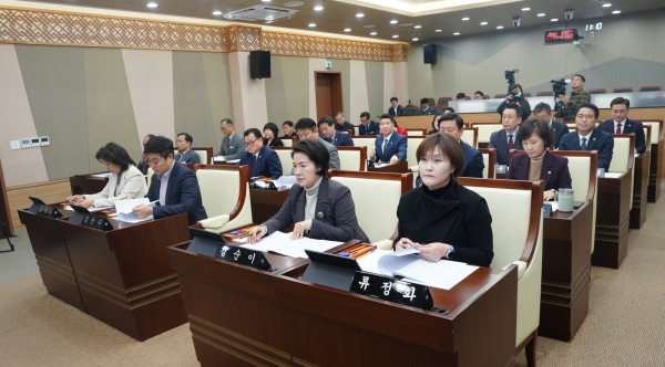 ▲평택시의회가 5일 제 244회 임시회 폐회를 하고 있다.(사진=평택시의회)