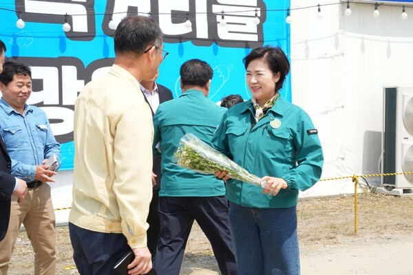 지역행사에 격려차 방문한 김순이 의원