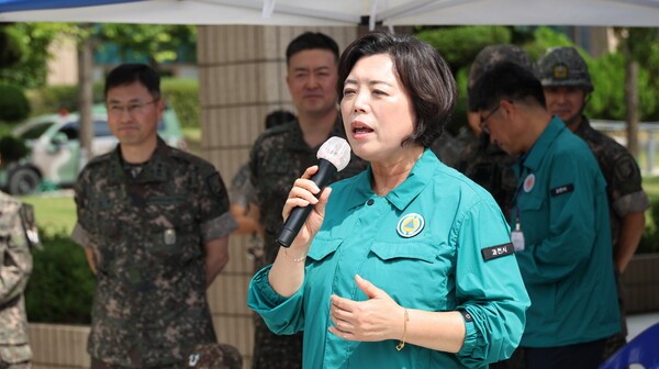을지훈련 통합 방호 실제 훈련에서 신계용 과천시장이 발언하고 있다.(사진=과천시)