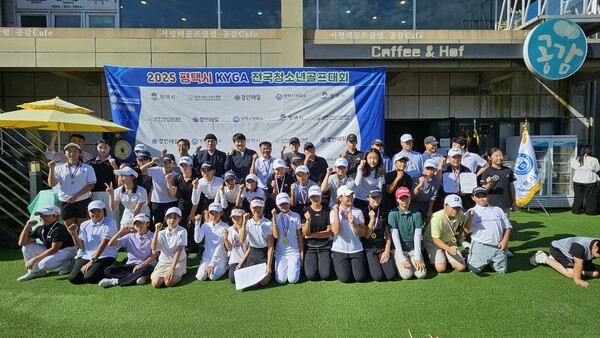 ▲대회 수상자들이 단체기념 사진 촬영을 하고 있다. [사진=김도윤기자]