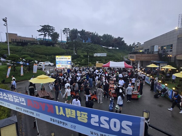 ▲샷건 방식으로 참가 선수들은 각기 다른 홀에서 동시에 경기를 시작했다. [사진=김도윤기자]