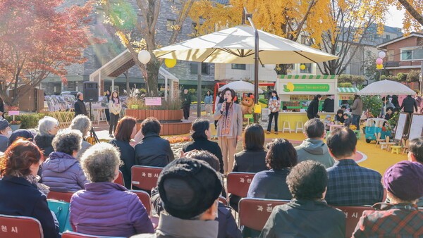 과천시가 세대와 세대를 잇는 포용적 공간으로 탈바꿈한 별양어린이공원을 시민에게 개방했다.