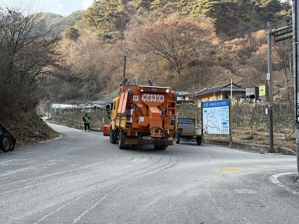 안동시가 폭설로 인한 고립 상황에 대비해 재난안전통신망을 활용한 대응 훈련을 실시했다. 훈련은 고립 우려 지역 주민의 사전 대피에 초점을 맞춰 진행됐다.