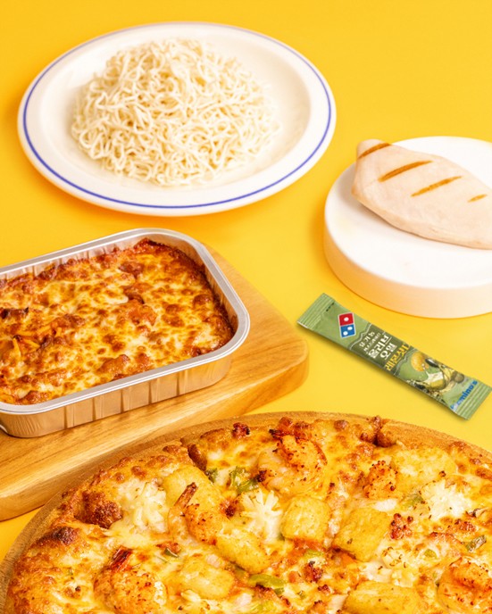 도미노피자 치즈 볼로네즈(하이프로틴 치킨면) 메뉴 이미지