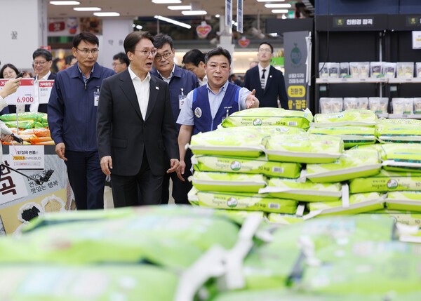 김민석 국무총리가 22일 오전 서울 서초구 하나로마트 양재점에서 추석 맞이 물가 현장점검을 하고 있다. 2025.09.22/뉴스핌
