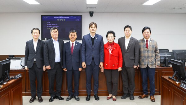 송바우나 유재수 김재국 위원, 선현우 위원장 이진분 부위원장 최찬규 한갑수 위원 [사진=안산시의회]