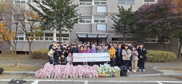 인천 송천고등학교 사할린 어르신  효꾸러미 전달식. 사진제공=논현1동