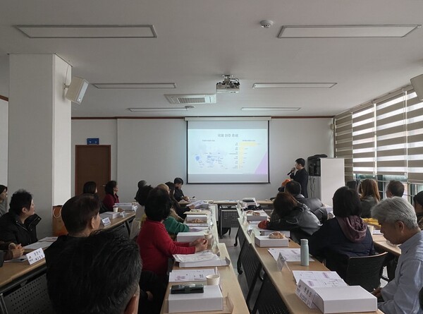 시흥시가 외국인 주민 밀집지역인 정왕3동에서 지역 통장을 대상으로 인식 개선 교육을 실시했다.