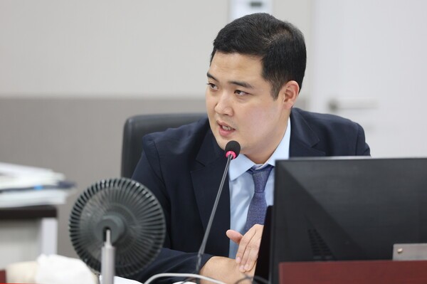 최민 의원, 경기신보 차세대 정보시스템 지연 상황 점검... 대책 마련 촉... - 뉴스 썸네일 이미지