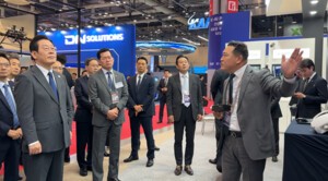이재명 대통령, 인텔리빅스 ADEX 부스 방문… AI카메라 기술 참관