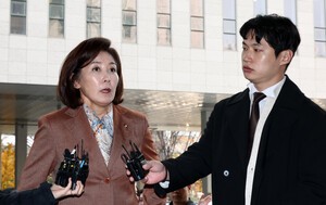 &apos;패스트트랙 충돌&apos; 나경원·송언석 등 野 의원들 벌금형… 의원직 유지