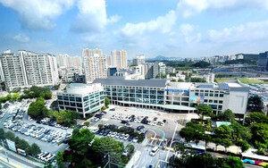 거북섬동, &apos;사랑의 김치 나눔&apos;...취약계층 10가구에 따뜻한 손길