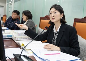 장윤정 경기도의원 “아이들의 기초학력부터...영어교육보다 한글 문해력이 우선”